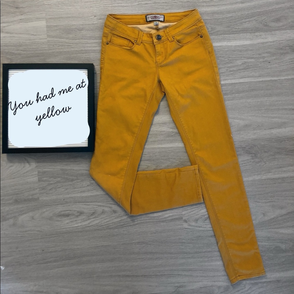 Yellow skinny jeans size small/03, fit like 2!!
